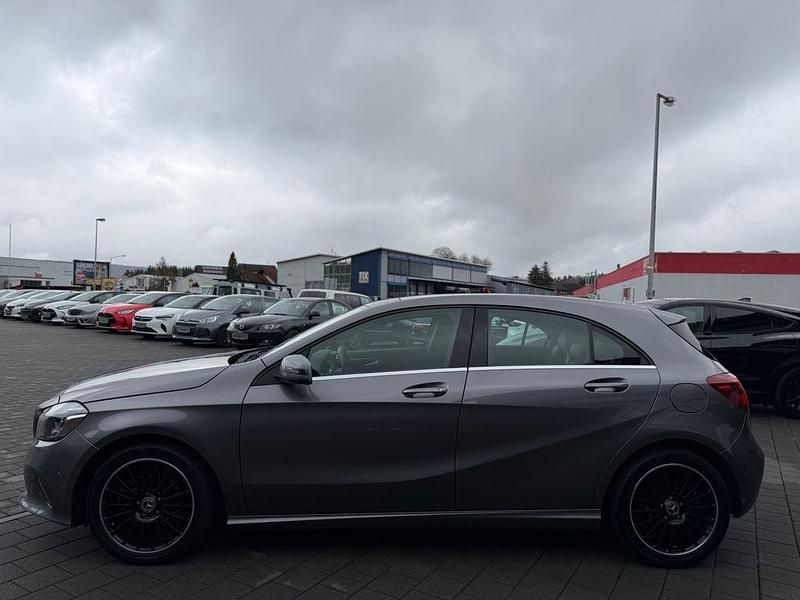 Gebraucht Mercedes A220 177 PS (130 kW) 2017 Mountaingrau  met. Limousine