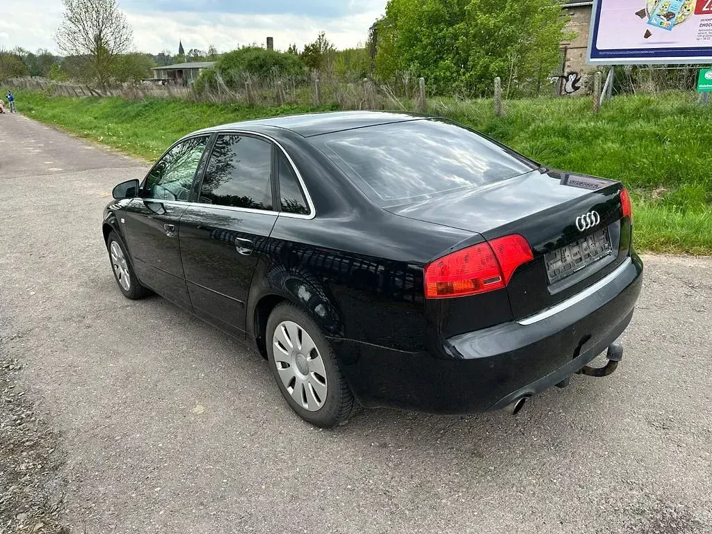Używany Audi A4 102 KM (75 kW) 2007 Czarny Sedan/Limuzyna