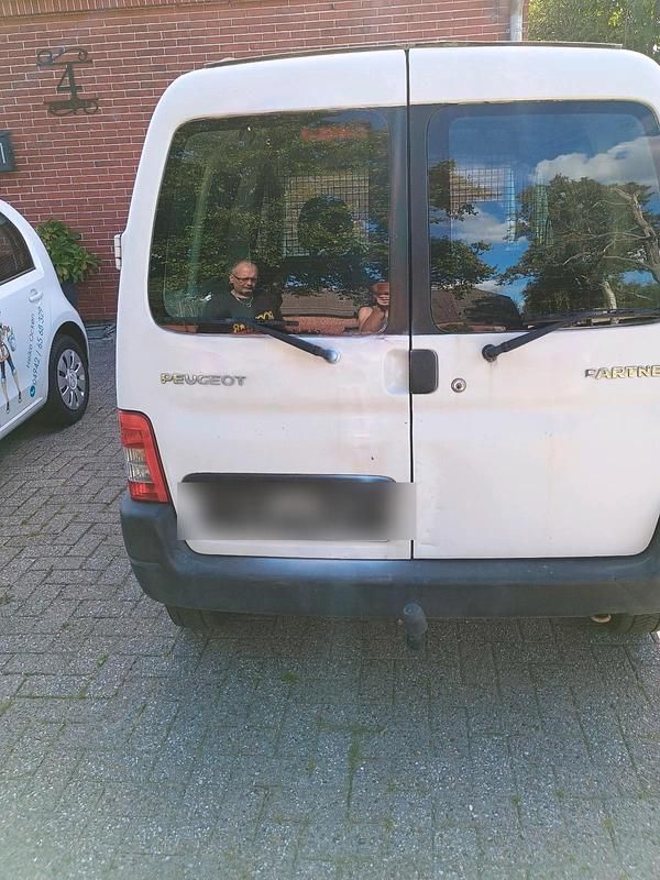 Weiß Gebraucht 2006 Peugeot Partner Van / Kleinbus | 1.650 € (Etwas zu teuer) - Bild 1/4