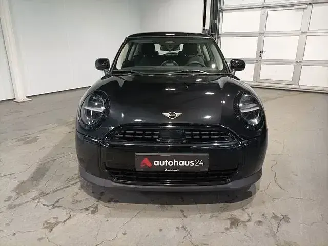 Second-hand Mini Cooper Essential 156 CP (114 kW) 2024 Negru Hatchback