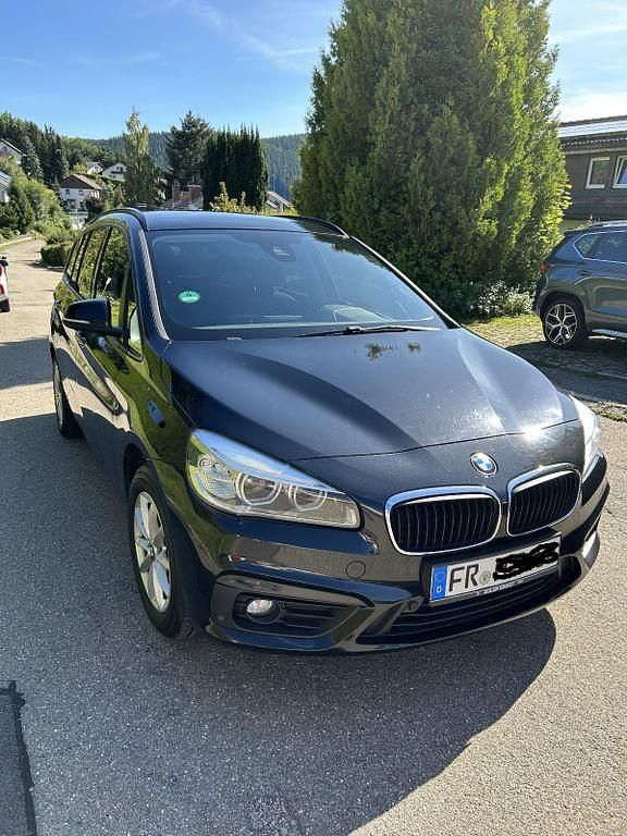 Schwarz Gebraucht 2017 BMW 218 Gran Tourer Sport Line Van / Kleinbus | 10.900 € (Superpreis) - Bild 1/4