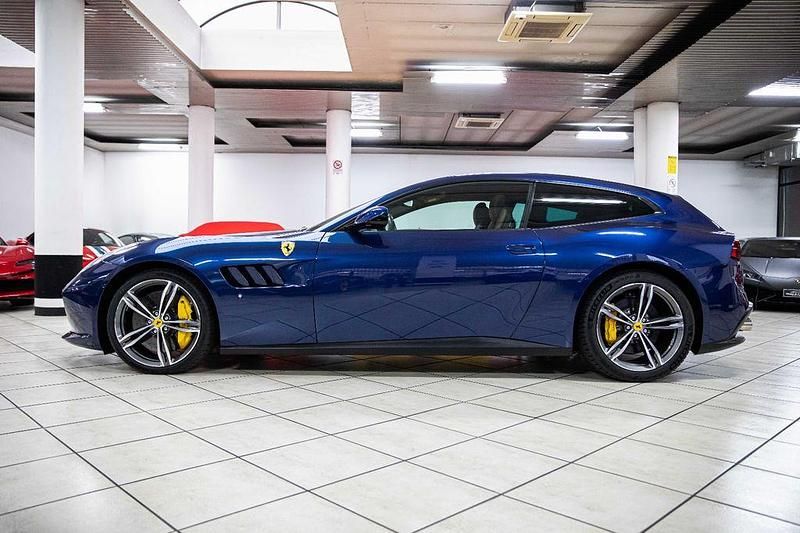 Gebraucht Ferrari GTC4Lusso 689 PS (506 kW) 2018 Blau Kombi