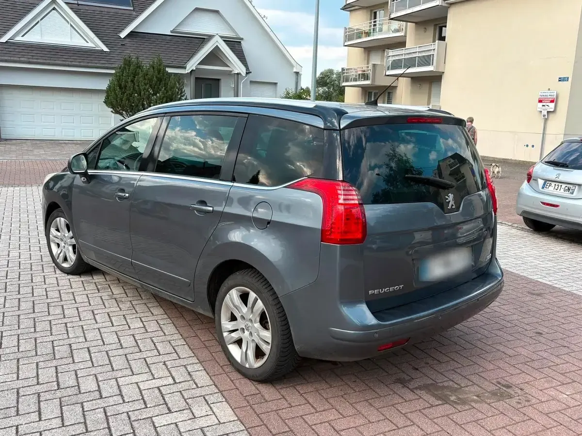 Gebraucht Peugeot 5008 150 PS (110 kW) 2011 Grau Van / Kleinbus