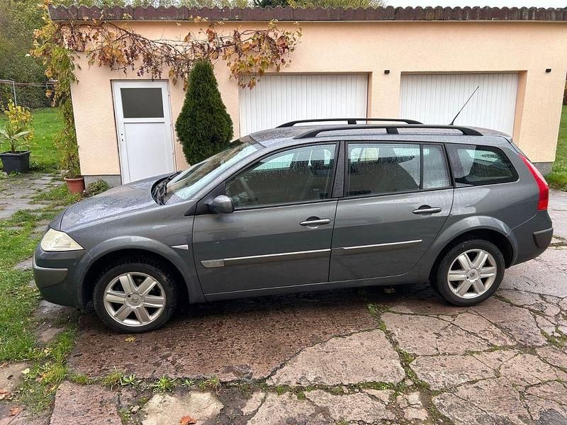 Grau Gebraucht 2006 Renault Mégane II Avantage Limousine | 1.490 € (Fairer Preis) - Bild 1/4