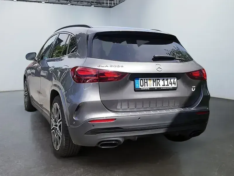 Gebraucht Mercedes GLA200 AMG 150 PS (110 kW) 2026 Schwarz SUV