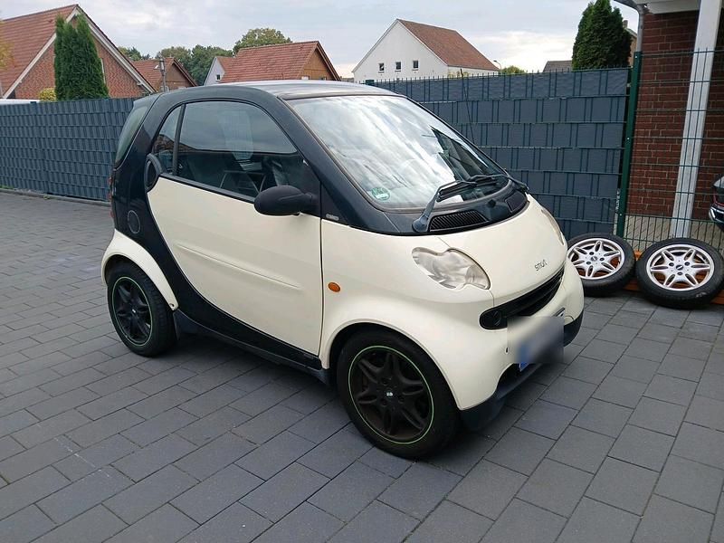 Beige Gebraucht 2003 Smart ForTwo Coupé Kleinwagen | 1.750 € (Fairer Preis) - Bild 1/4