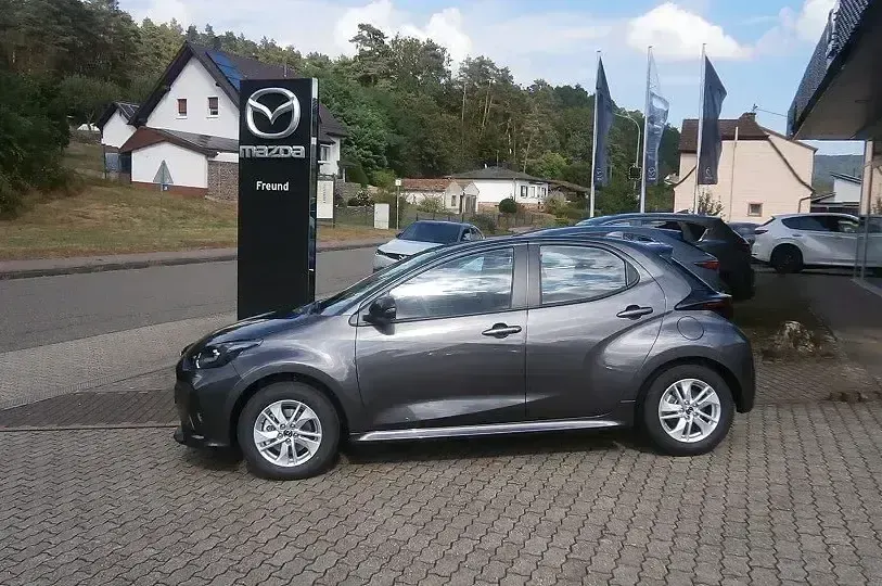 Neu Mazda 2 Center-Line 116 PS (85 kW) 2025 Lead grey Kleinwagen