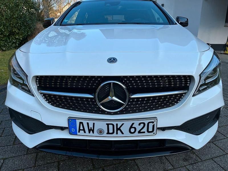 Gebraucht Mercedes CLA180 Shooting Brake AMG line 122 PS (89 kW) 2019 Weiß Kombi