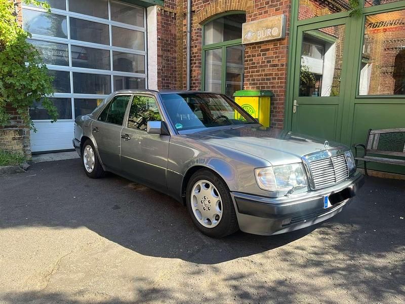 Gebraucht Mercedes E500 320 PS (235 kW) 1993 Grau Limousine