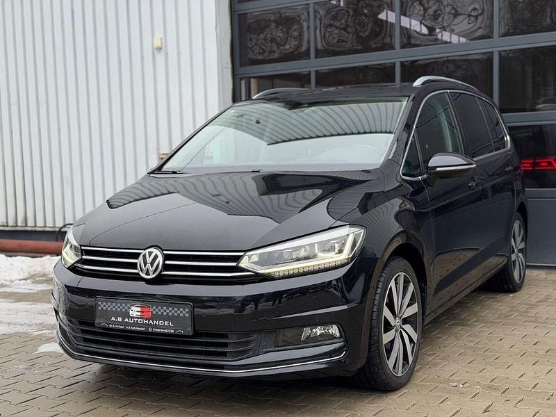 Schwarz Gebraucht 2017 VW Touran Highline Van / Kleinbus | 16.490 € (Fairer Preis) - Bild 1/4