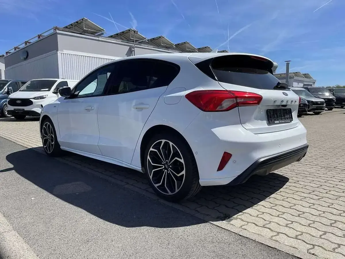 Gebraucht Ford Focus ST-Line 182 PS (133 kW) 2019 Frostweiß Limousine