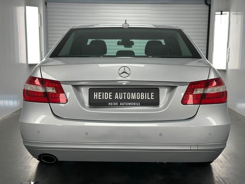 Second-hand Mercedes E200 184 CP (135 kW) 2010 Argintiu Berlinǎ