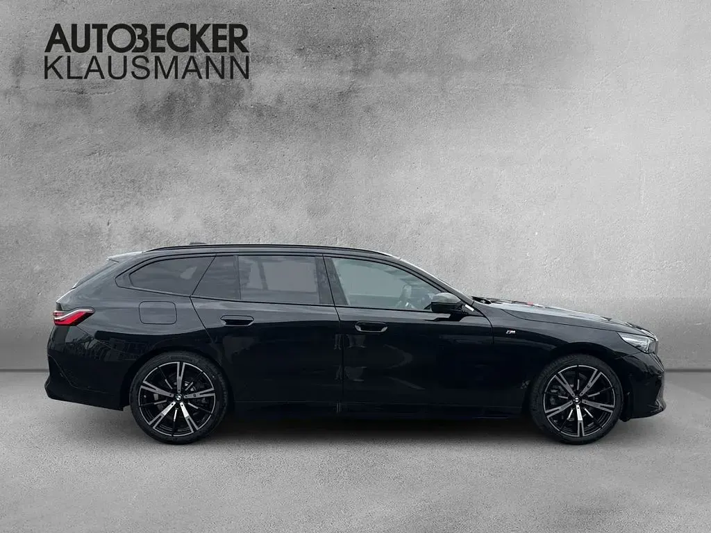 Nouă BMW 520 Performance 190 CP (139 kW) 2026 Negru Break