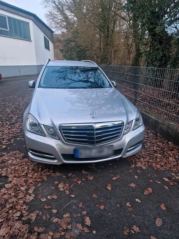 Gebraucht Mercedes E250 204 PS (150 kW) 2011 Silber Kombi