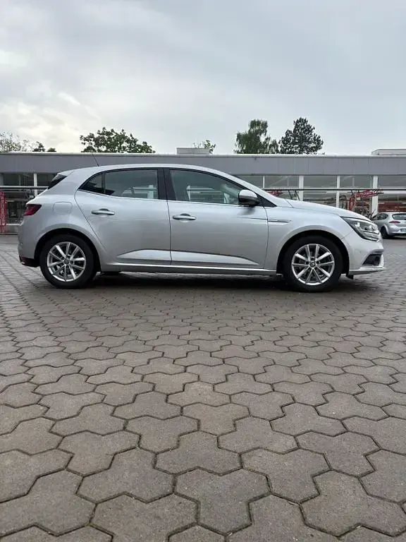 Gebraucht Renault Mégane 101 PS (74 kW) 2016 Silber Limousine