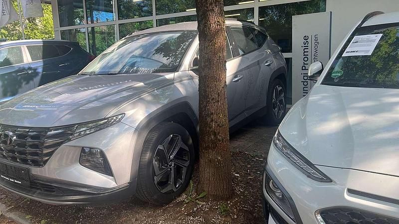 Grau Gebraucht 2022 Hyundai Tucson Basis SUV | 24.500 € (Superpreis) - Bild 1/4