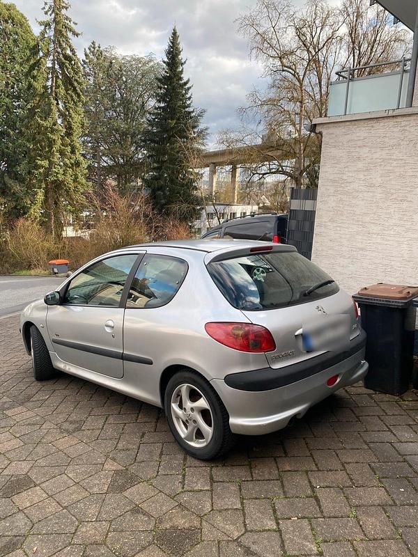 Gebraucht Peugeot 206 60 PS (44 kW) 2005 Silber Kleinwagen