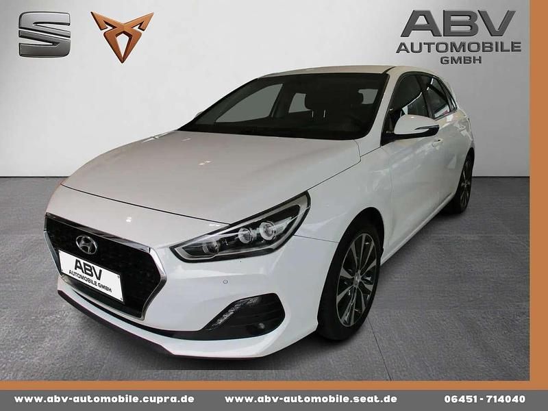 Weiß Gebraucht 2020 Hyundai i30 Style Limousine | 14.690 € (Fairer Preis) - Bild 1/4