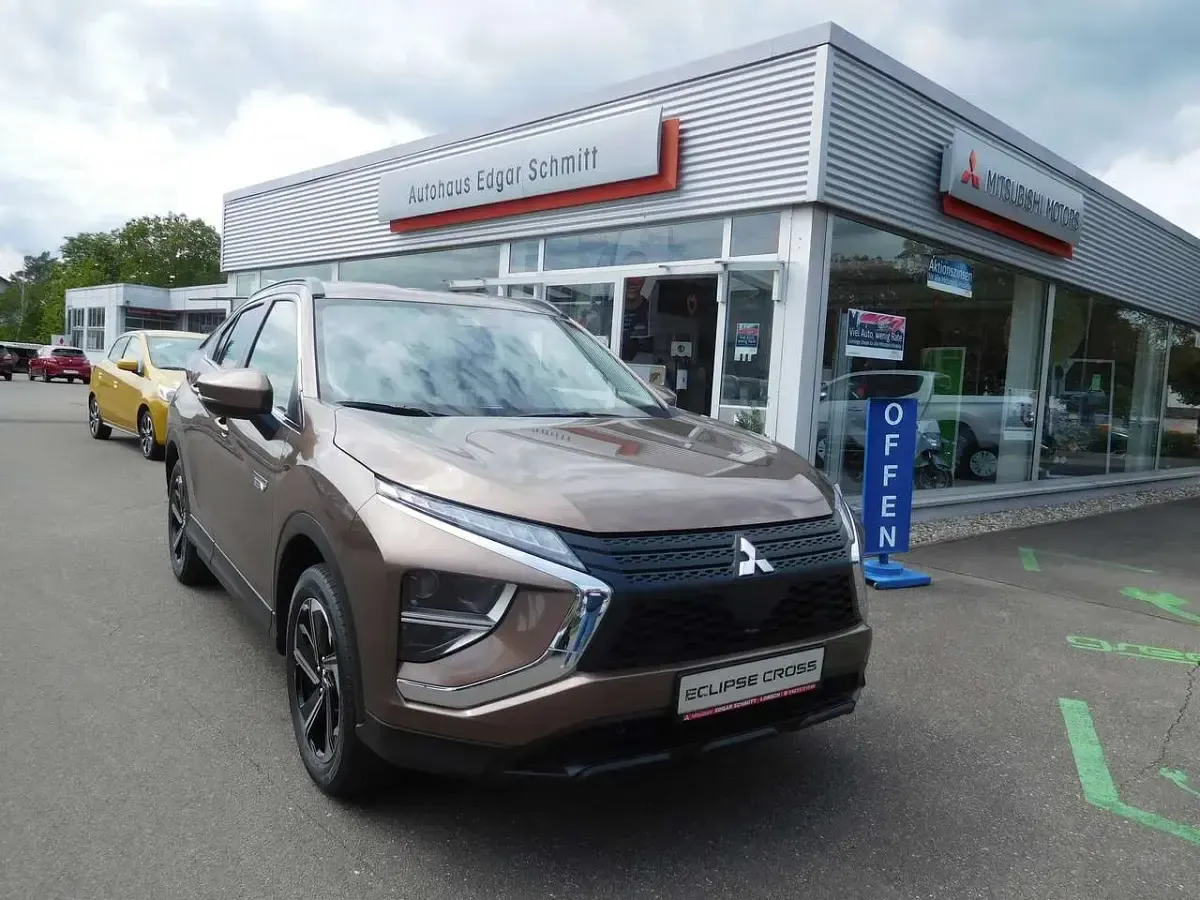 Gebraucht Mitsubishi Eclipse Cross Basis 98 PS (72 kW) 2024 Bronzebraun SUV
