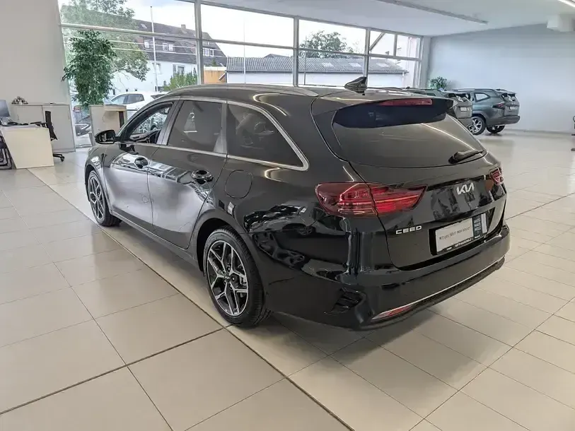 Neu Kia Ceed Sportswagon Style 101 PS (74 kW) 2025 Zilinaschwarz Kombi