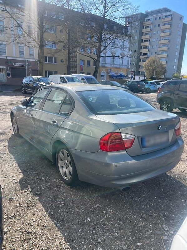 Gebraucht BMW 318 143 PS (105 kW) 2007 Blau Limousine