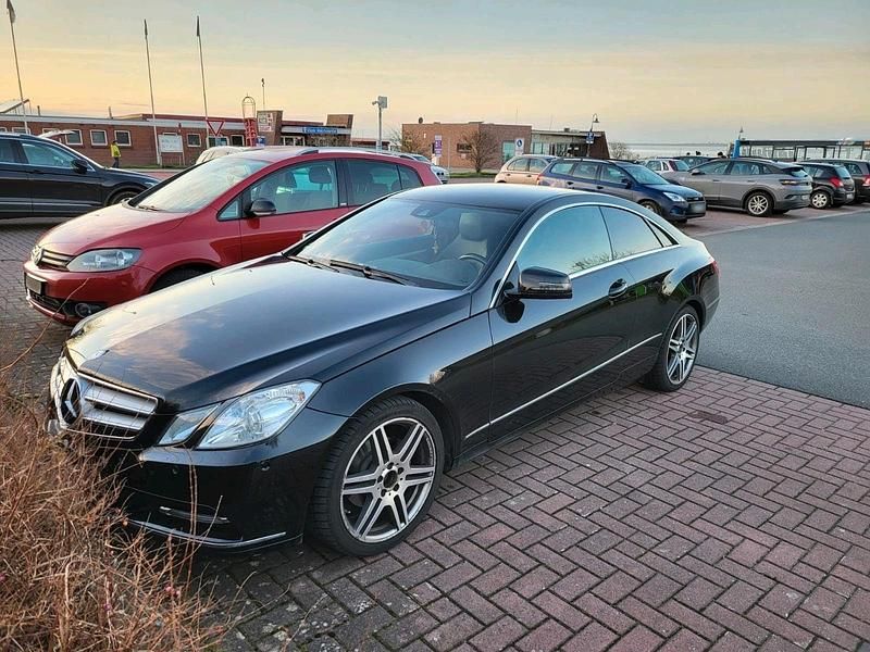 Gebraucht Mercedes E220 170 PS (125 kW) 2013 Schwarz Coupé