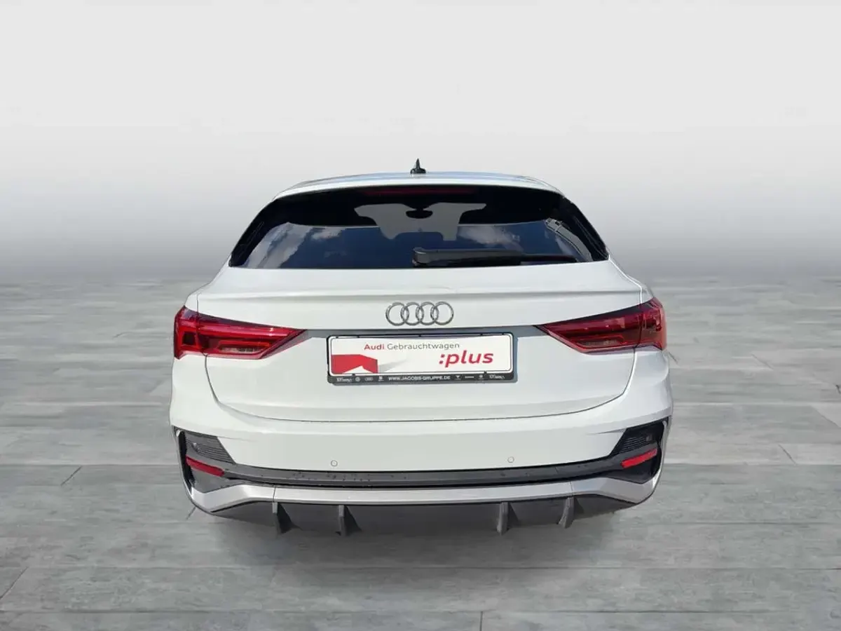 Gebraucht Audi Q3 Sportback S-Line 150 PS (110 kW) 2025 Gletscherweiß metallic SUV