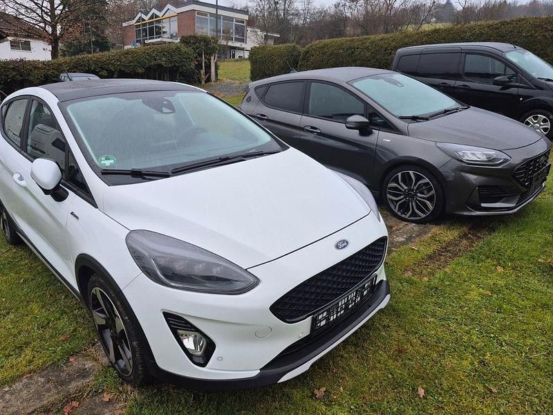 Gebraucht Ford Fiesta Active X 155 PS (114 kW) 2021 Weiß Limousine