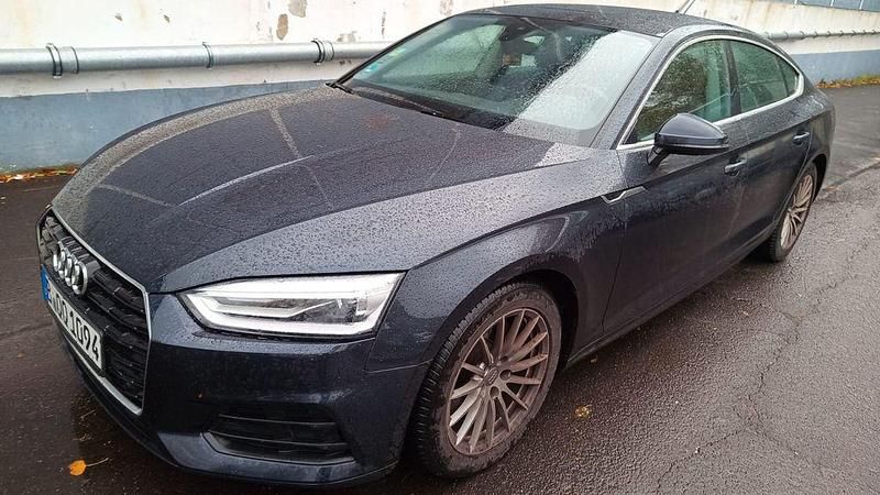 Blau Gebraucht 2018 Audi A5 Sportback Limousine | 16.600 € (Teuer) - Bild 1/4