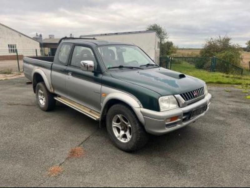Silber Gebraucht 2001 Mitsubishi L200 Abholung | 3.550 € (Superpreis) - Bild 1/4