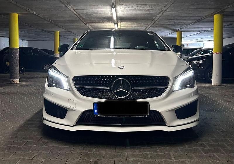 Gebraucht Mercedes CLA200 Shooting Brake AMG line 156 PS (114 kW) 2015 Weiß Kombi