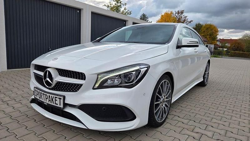Polarweiss Gebraucht 2018 Mercedes CLA200 Shooting Brake Sport Kombi | 18.990 € (Fairer Preis) - Bild 1/4