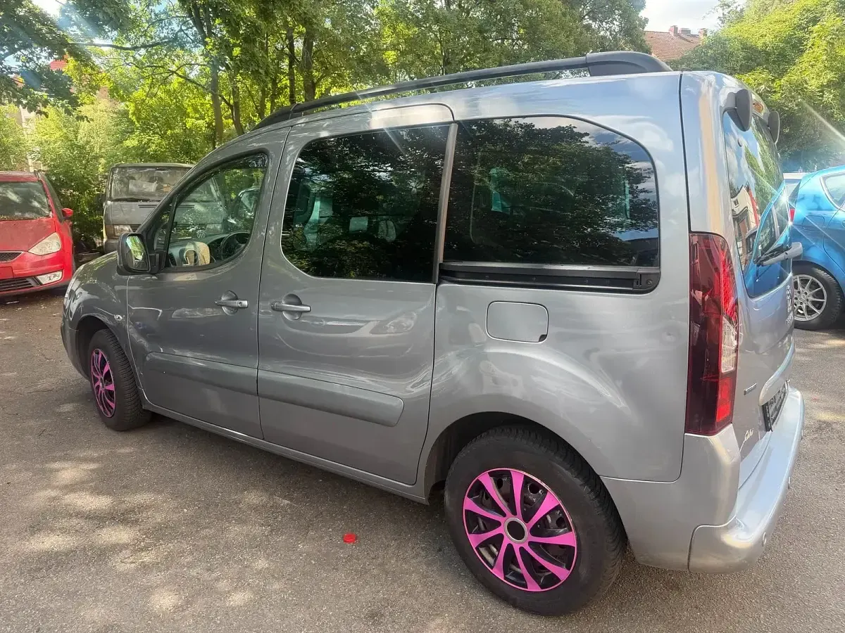 Gebraucht Peugeot TePee 110 PS (80 kW) 2017 Grau Van / Kleinbus