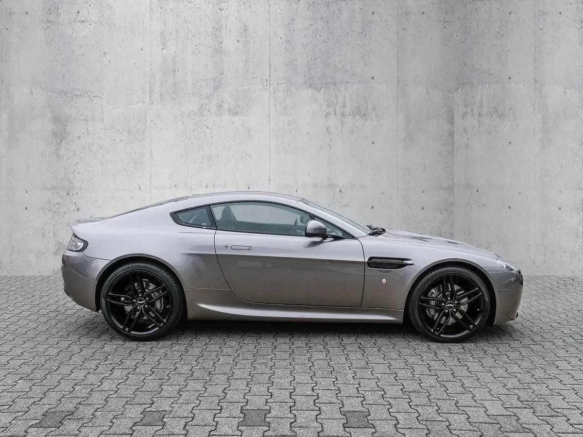 Gebraucht Aston Martin V8 Vantage 426 PS (313 kW) 2011 Tungsten silver (silber) Coupé