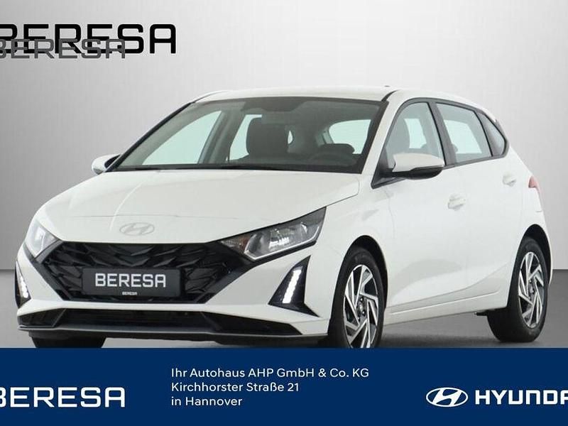 Atlas white / sol Neu 2025 Hyundai i20 Trend Limousine | 20.780 € (Guter Preis) - Bild 1/4