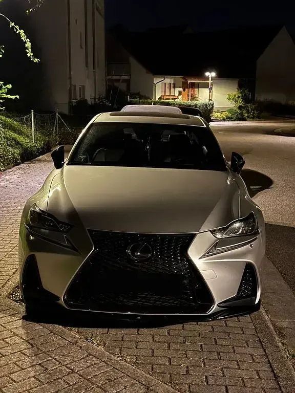Gebraucht Lexus IS300 Sport Line 223 PS (164 kW) 2019 Silber Limousine
