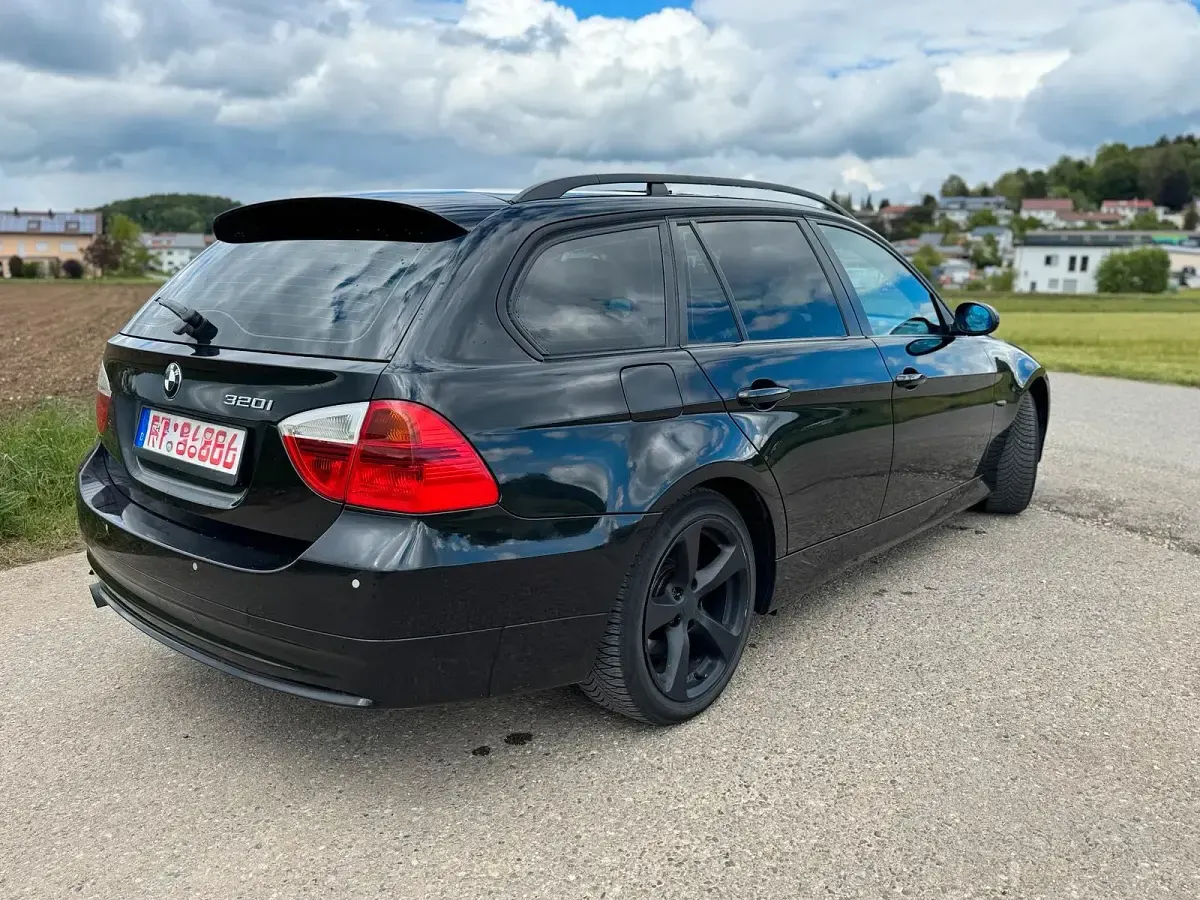 Gebraucht BMW 320 150 PS (110 kW) 2007 Schwarz Kombi