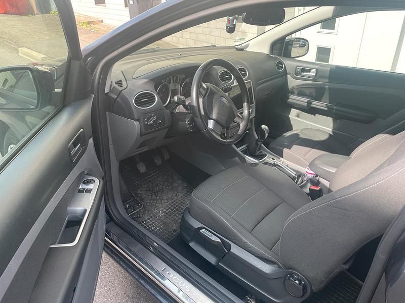 Gebraucht Ford Focus 145 PS (106 kW) 2009 Grau Coupé