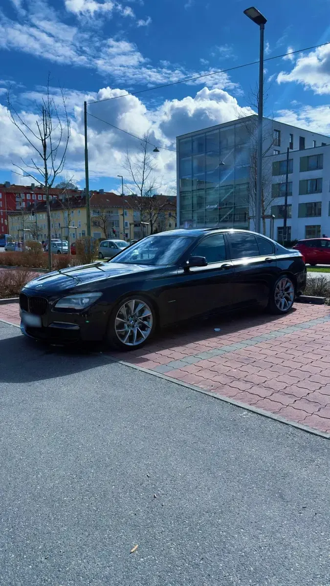 Gebraucht BMW 730 M Sport 245 PS (180 kW) 2010 Schwarz Limousine