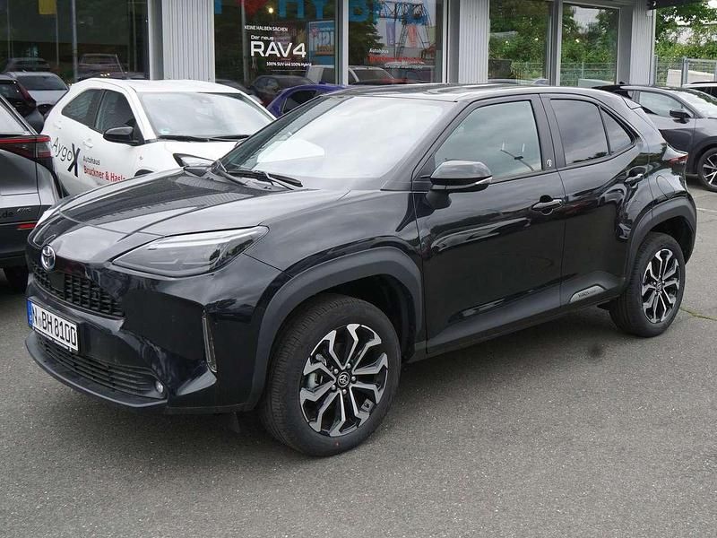 Mysticschwarz mica Gebraucht 2024 Toyota Yaris Cross Team SUV | 28.900 € (Etwas zu teuer) - Bild 1/4