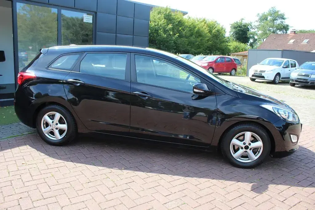Gebraucht Hyundai i30 Classic 99 PS (72 kW) 2013 Schwarz Kombi