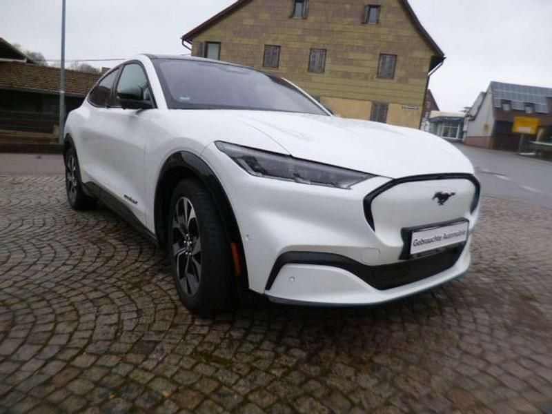Gebraucht Ford Mustang Mach-E 258 kW (351 PS) 2021 Starweiß metallic SUV