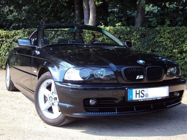 Schwarz metallic Gebraucht 2002 BMW 318 Cabriolet Cabrio | 8.500 € - Bild 1/4