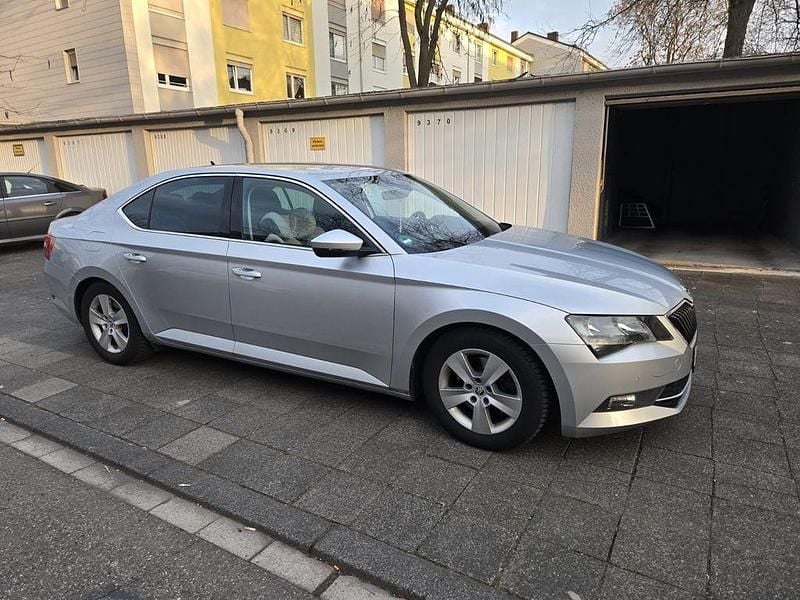 Gebraucht Skoda Superb Ambition 150 PS (110 kW) 2017 Silber Limousine