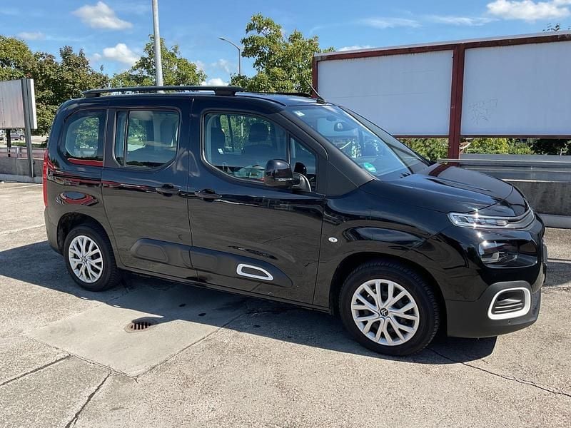 Schwarz Gebraucht 2018 Citroën Berlingo Feel Van / Kleinbus | 19.900 € - Bild 1/4