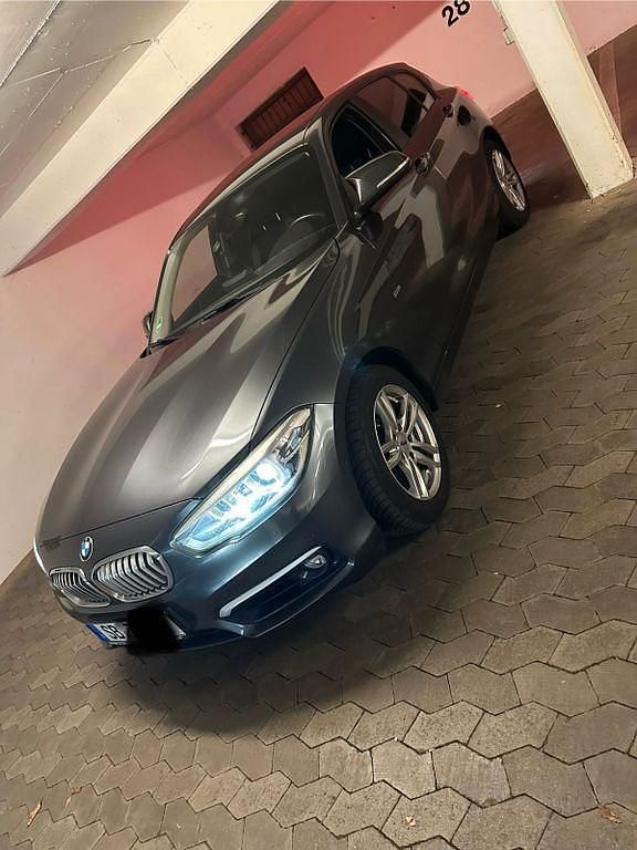 Grau Gebraucht 2016 BMW 120 Advantage Kleinwagen | 14.000 € (Fairer Preis) - Bild 1/4