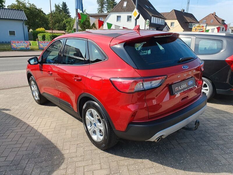 Używany Ford Kuga Cool & Connect 150 KM (110 kW) 2021 Czerwony SUV