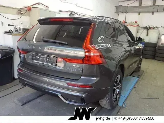 Gebraucht Volvo XC60 R-Design 197 PS (144 kW) 2022 Pine grey / metallic SUV