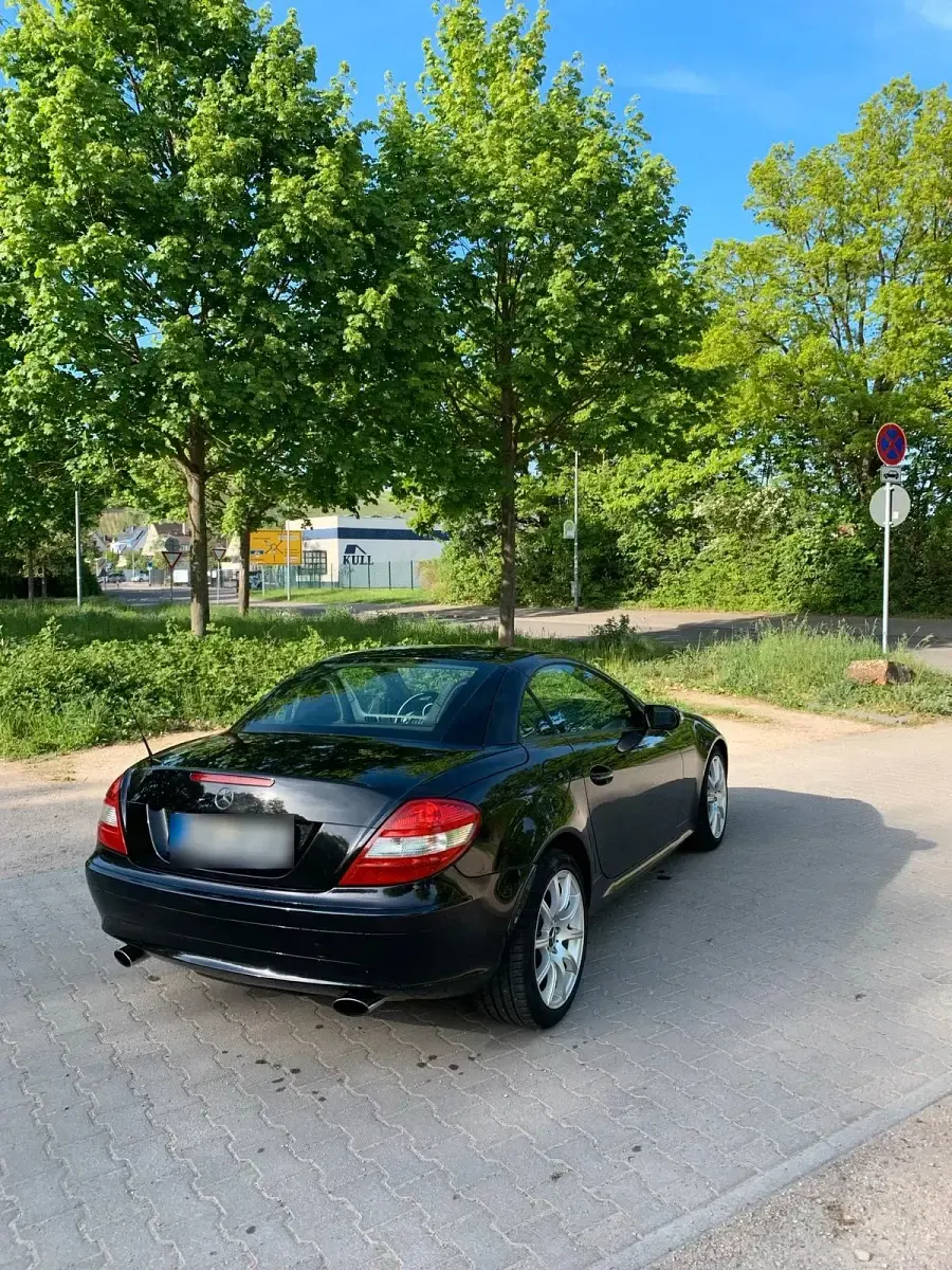 Second-hand Mercedes SLK200 204 CP (150 kW) 2007 Negru Cabrio