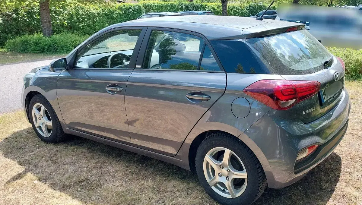 Gebraucht Hyundai i20 Select 75 PS (55 kW) 2020 Grau Kleinwagen